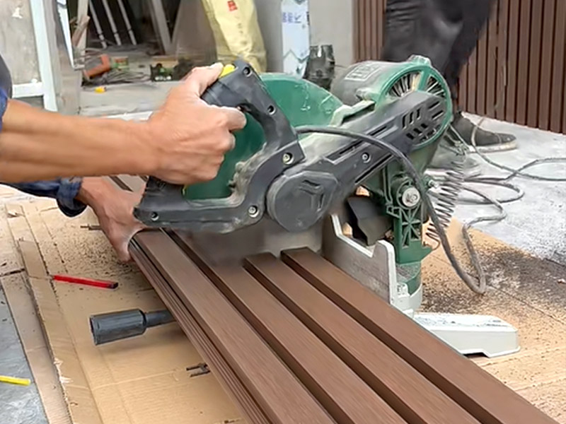 Можно ли разрезать стеновые панели до размера?