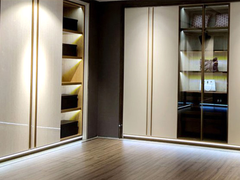 Можно ли разместить светодиодные светильники на плинтусах?