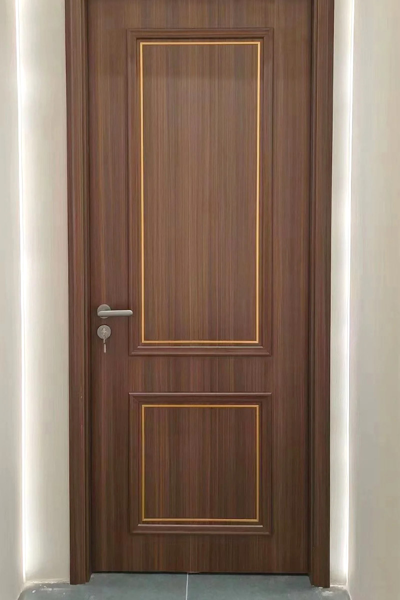 Декоративная планка для деревянной двери Т-образной формы.