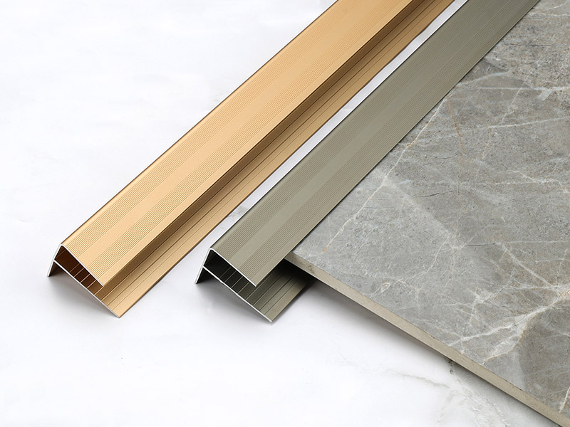 Алюминиевые противоскользящие накладки на ступеньки