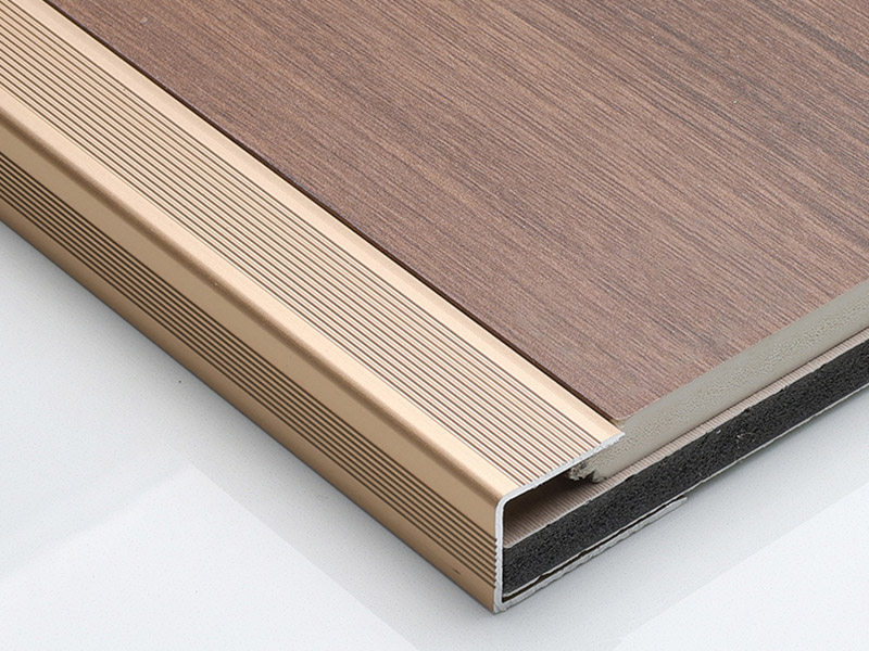 Алюминиевая кромка пола с C-каналом