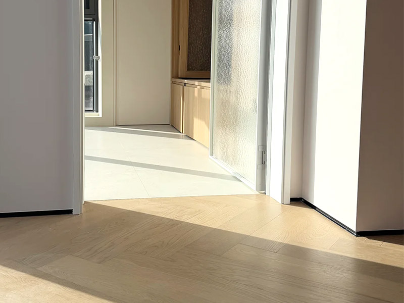 Преимущества плинтуса с теневым зазором