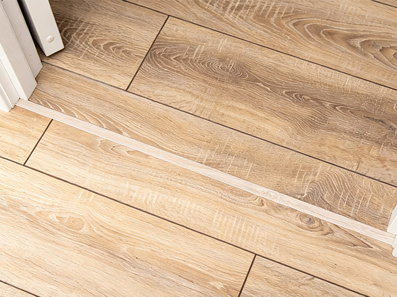 Дверные пороги или Т-образный молдинг