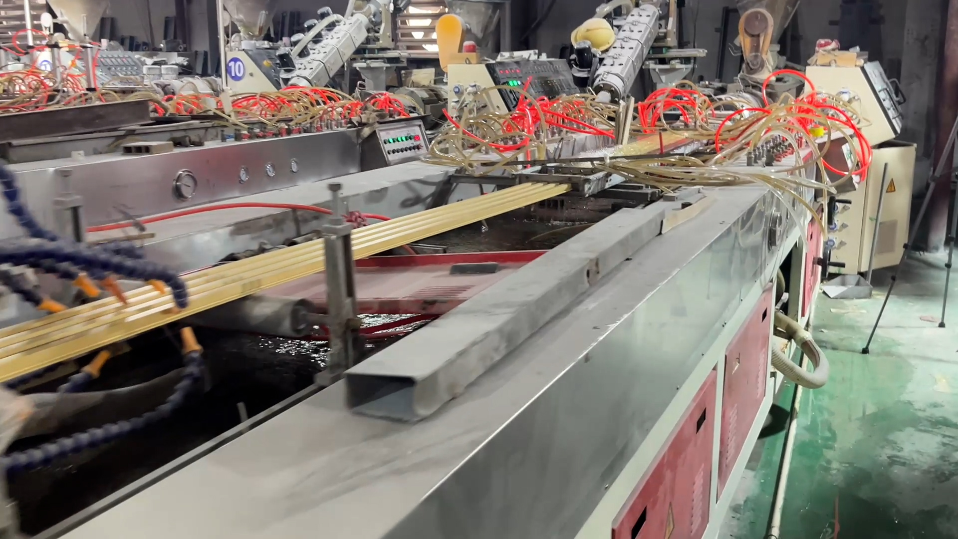 Как производятся стеновые панели из ДПК?