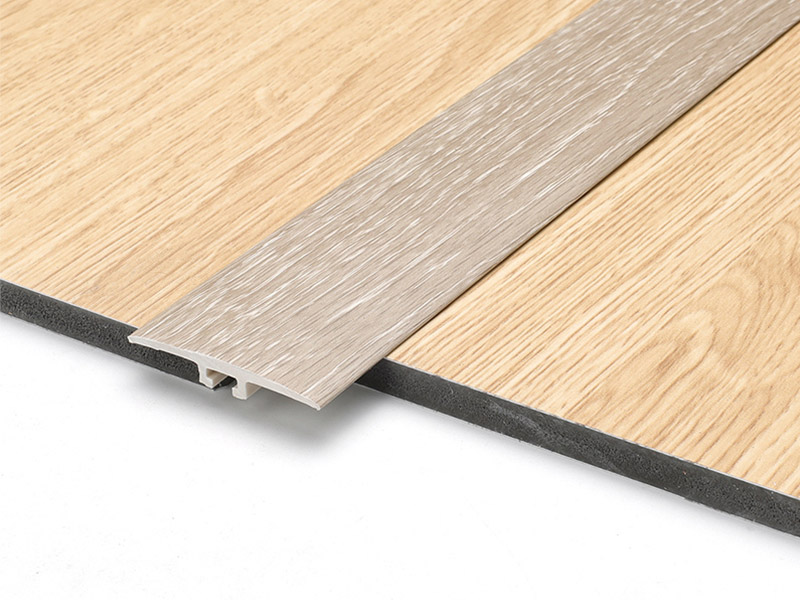 Пороговая планка двери из ПВХ под дерево 42*6,6 мм