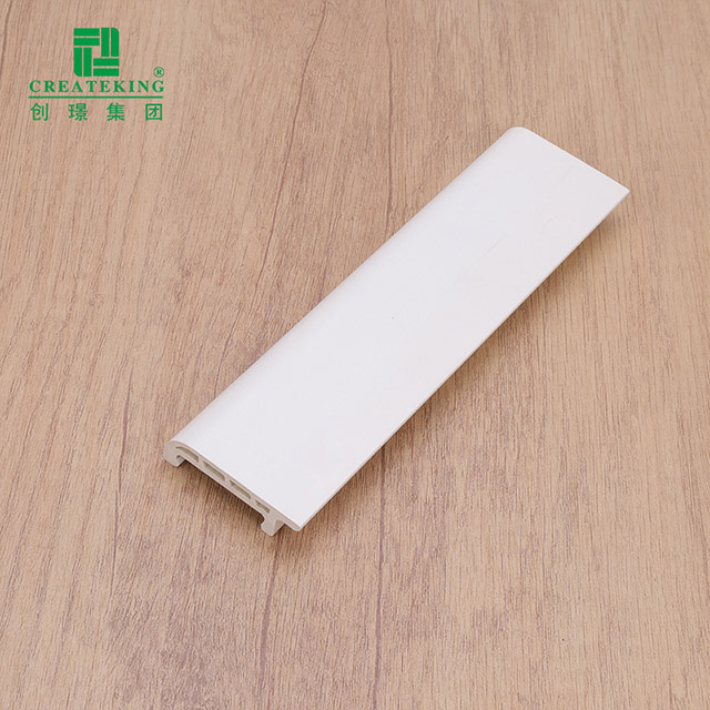 Плинтус с зажимом из ПВХ 50*15 мм