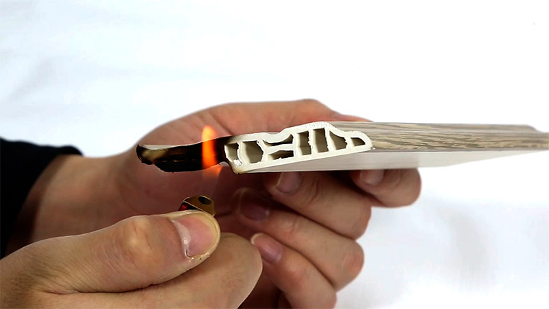 Являются ли плинтусы из ПВХ огнестойкими?