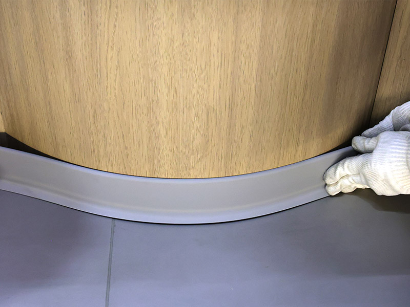 Жесткий плинтус из ПВХ и гибкий плинтус из ПВХ