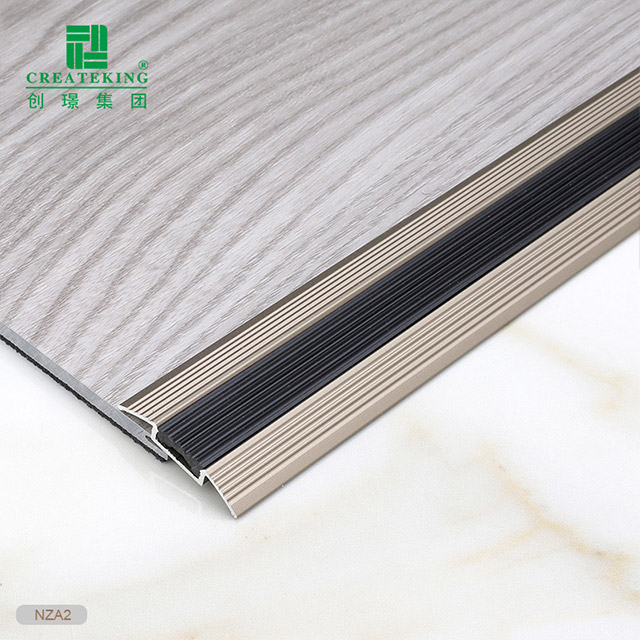 Облицовка края лестницы 20x50 мм с резиновой вставкой