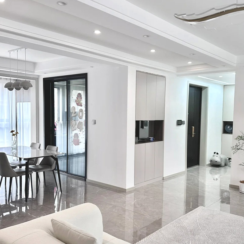 Как выбрать материал для плинтуса гостиной?