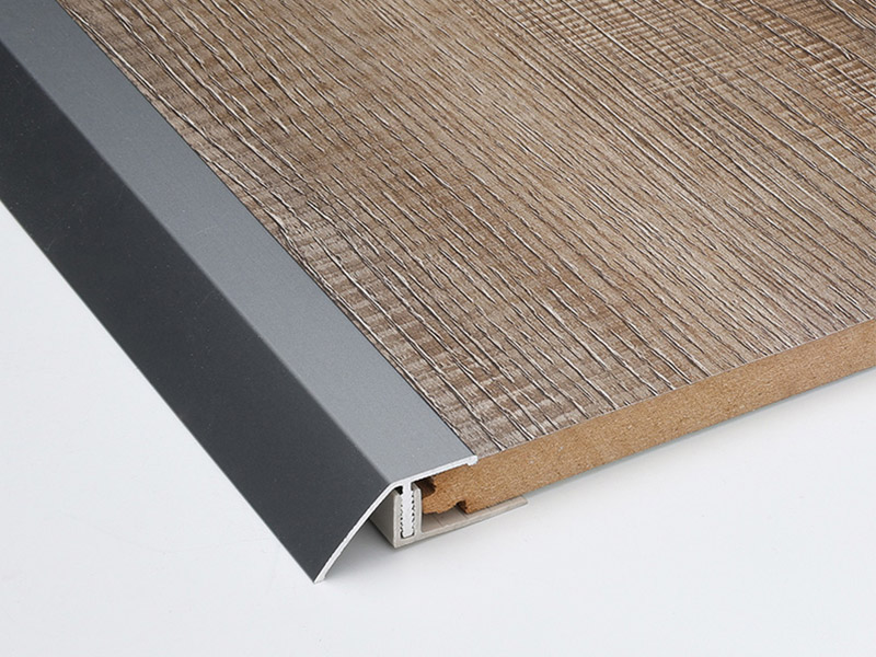 Алюминиевый пороговый редуктор для пола