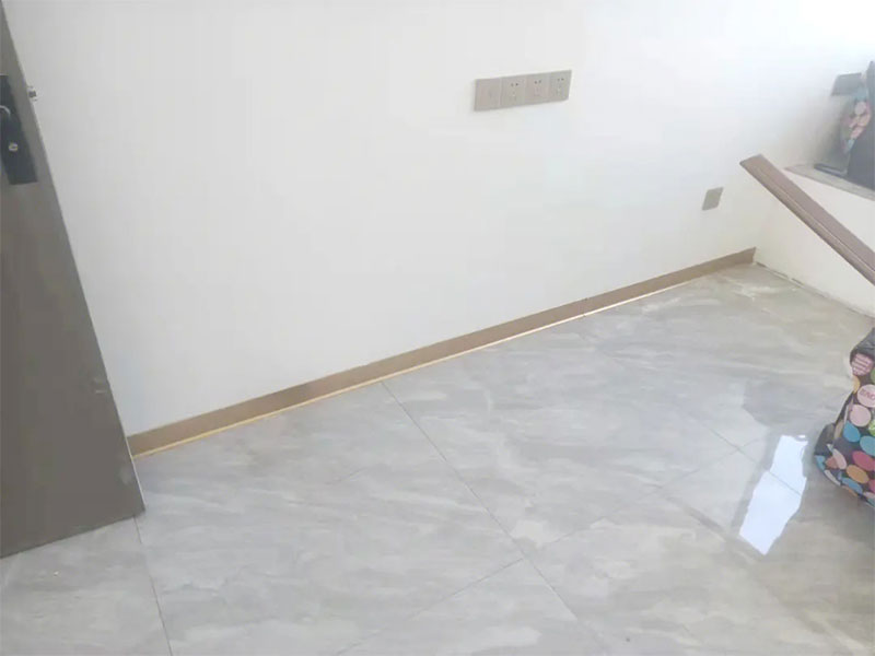 Преображение вашего интерьера с помощью алюминиевых плинтусов: тенденция современного дизайна